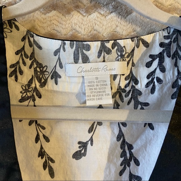 Floral Vintage Charlotte Russe V-Neck Blouse - Picture 3 of 5